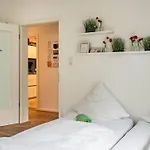 Seeglueck Oase - Charmante Mit Garten Gaestezimmern Und Tiny House Nahe Universitaet Insel Mainau Und In بيت ضيافة كونستانز