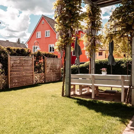 Guest house Seeglueck Oase - Charmante Mit Garten Gaestezimmern Und Tiny House Nahe Universitaet Insel Mainau Und In *